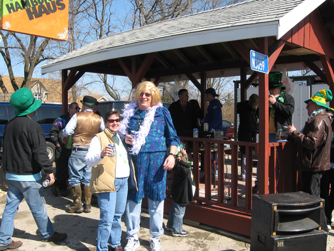 /pictures/ST Pats Float 2009 - No snow our guys keep draging/IMG_1423.jpg